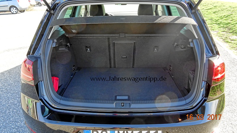 VW Golf 7 Facelift Highline DSG 92 KW (neues Modell) ACC Navi LED Panoramadach Jahreswagen 